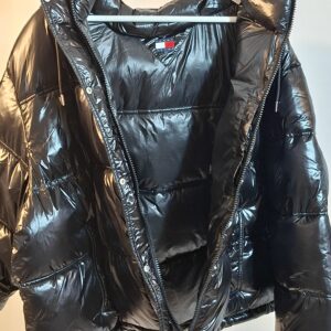 Modische Winterjacke von Tommy Jeans in schwarzer